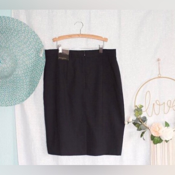 NWT | Banana Republic Black Professional Skirt - Flattering Seams - Lined - NEW - Picture 3 of 3